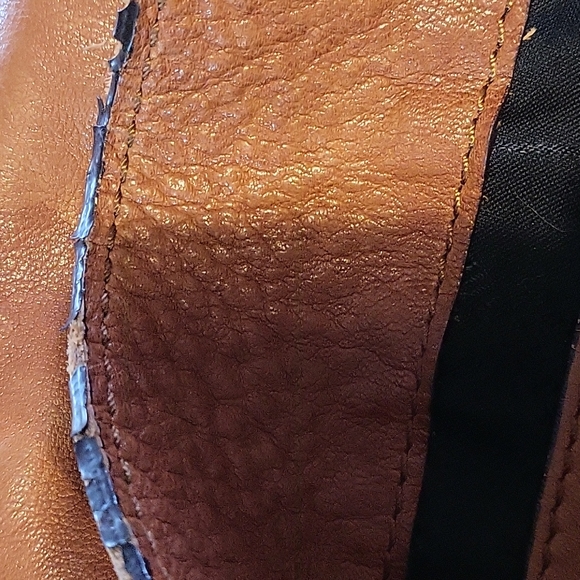 BERACAMY LEATHER TOTE - Picture 8 of 13